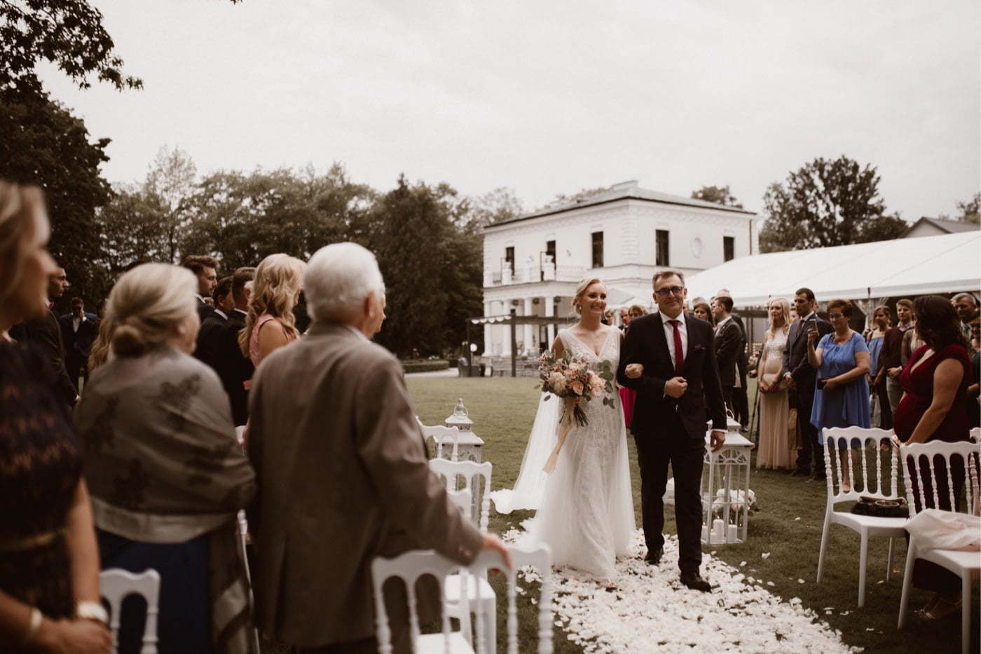 ewelina zieba plenerowy slub palac rozalin 31