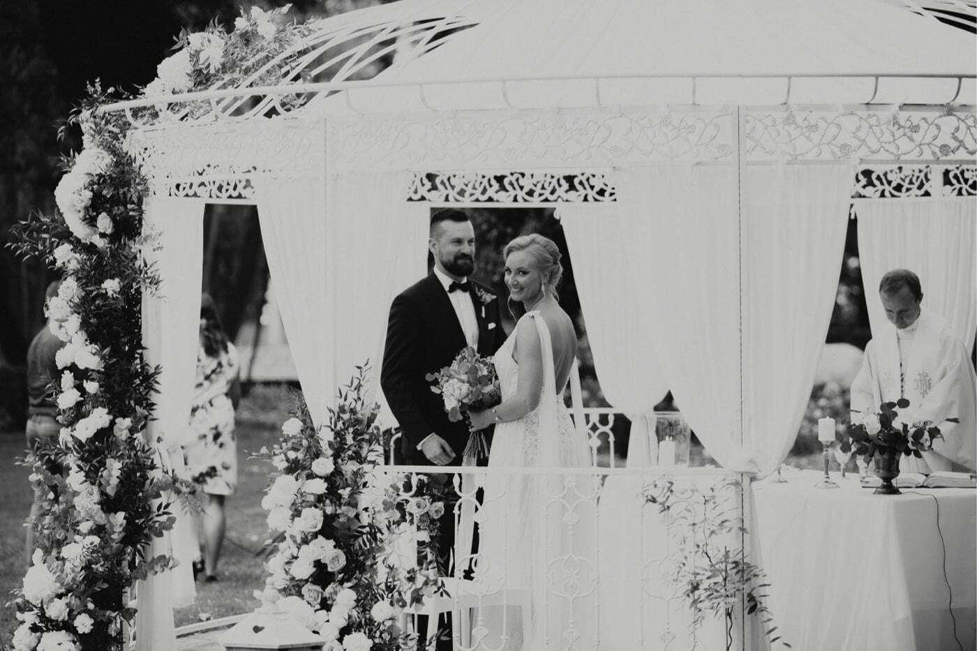 ewelina zieba plenerowy slub palac rozalin 38