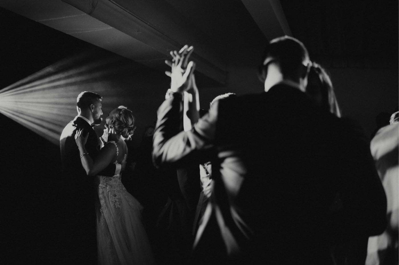 ewelina zieba plenerowy slub palac rozalin 70