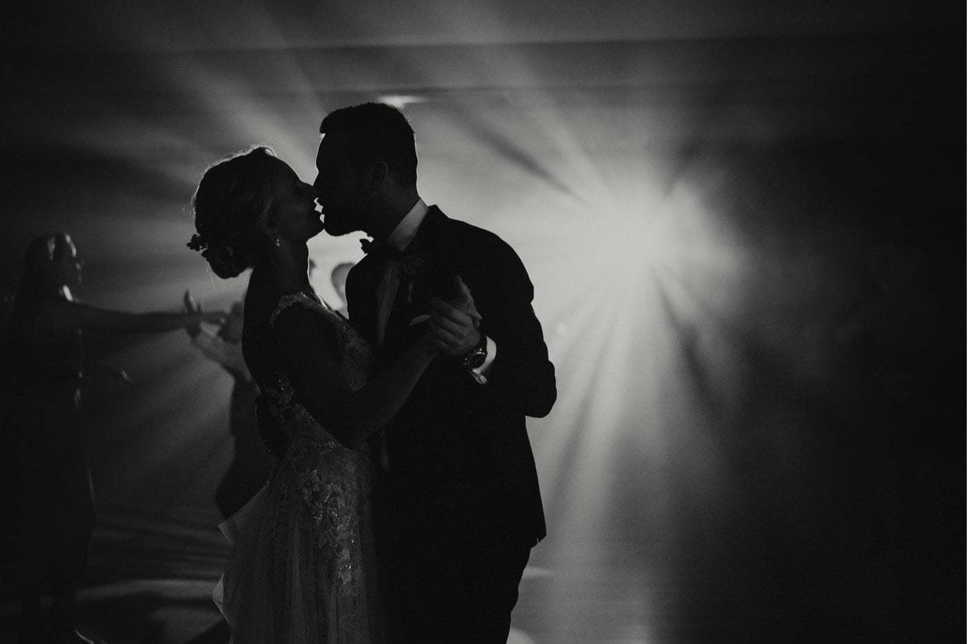 ewelina zieba plenerowy slub palac rozalin 73