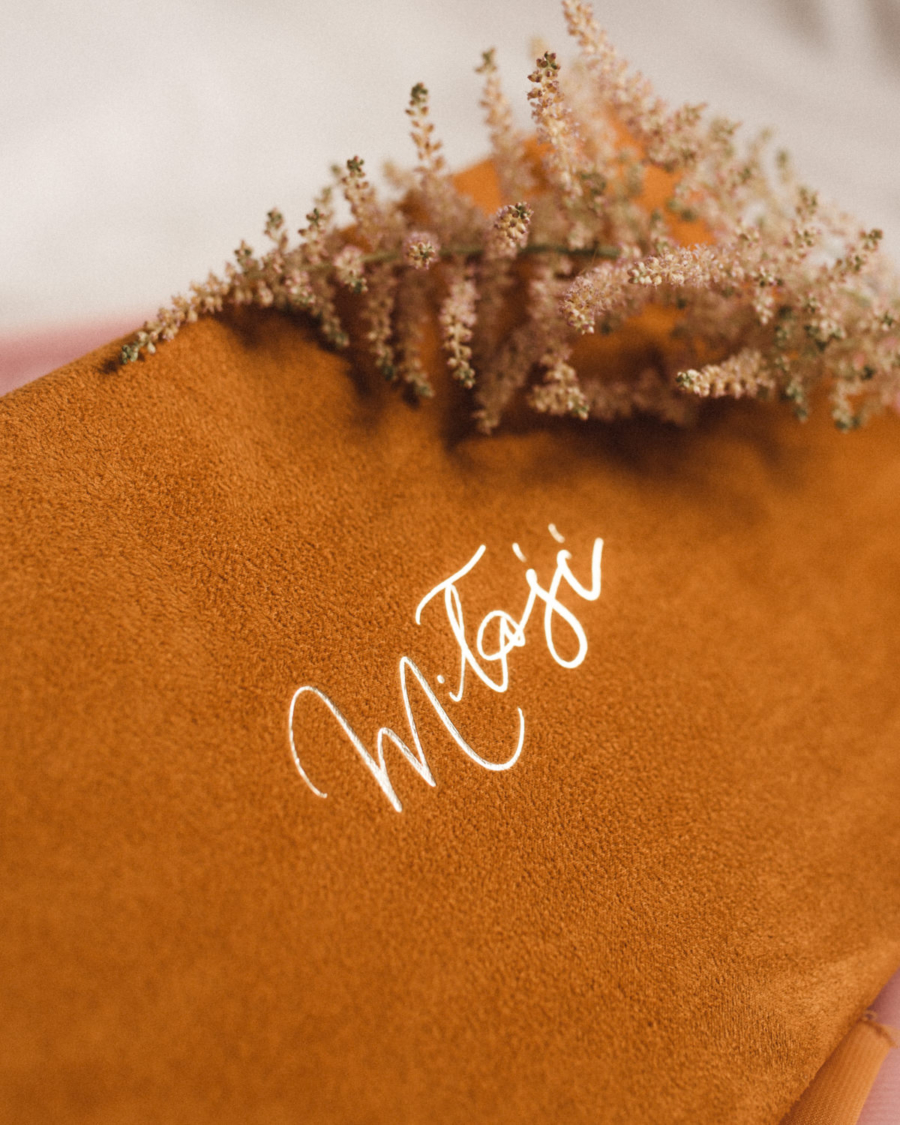 Pudełko na zdjęcia - Musztardowe ze złotym napisem miłość