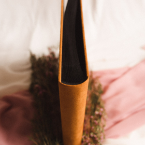 Tradycyjny album na zdjęcia - Musztardowy ze złotym napisem