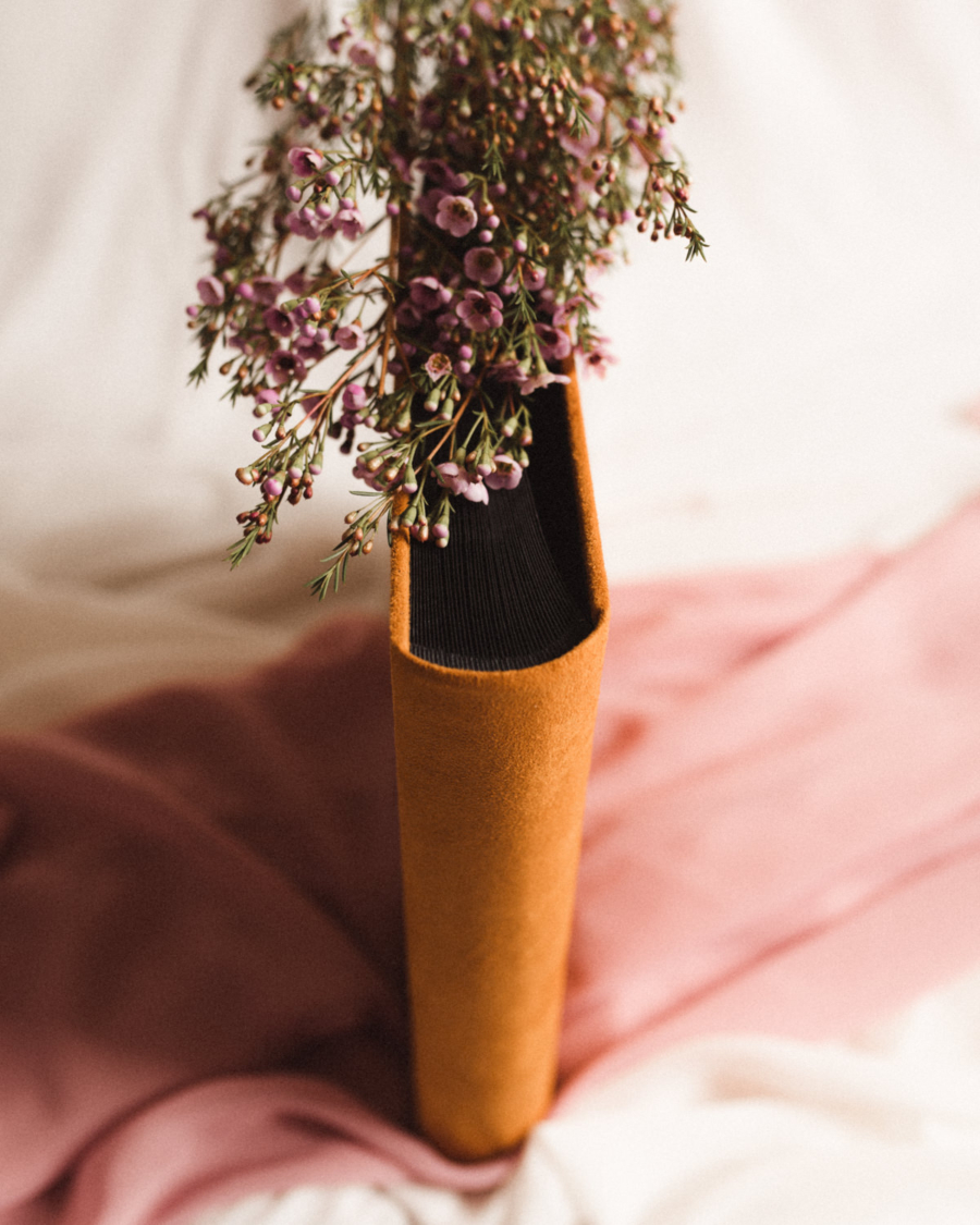 Tradycyjny album na zdjęcia - Musztardowy ze złotym napisem miłość