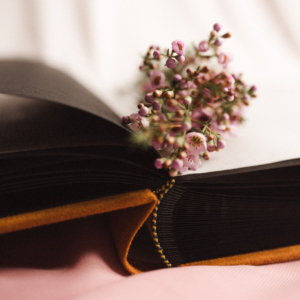 Tradycyjny album na zdjęcia - Musztardowy ze złotym napisem