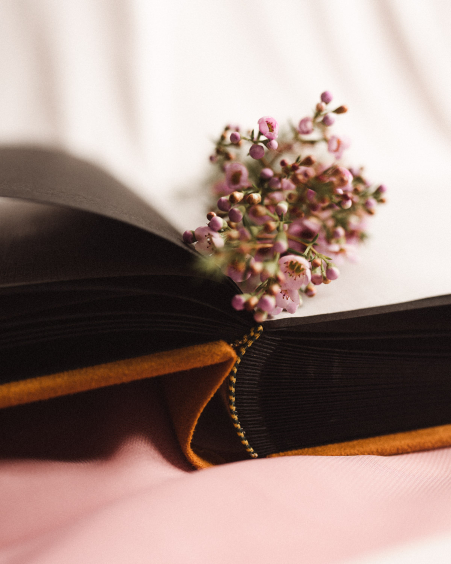 Tradycyjny album na zdjęcia - Musztardowy ze złotym napisem