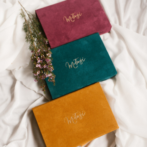 Pudełko na zdjęcia - Musztardowe ze złotym napisem miłość