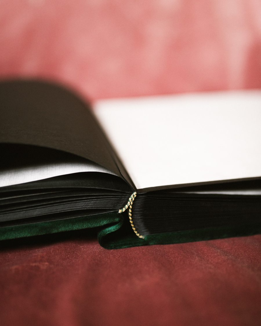 Tradycyjny album na zdjęcia - Butelkowa zieleń z grawerem miłość