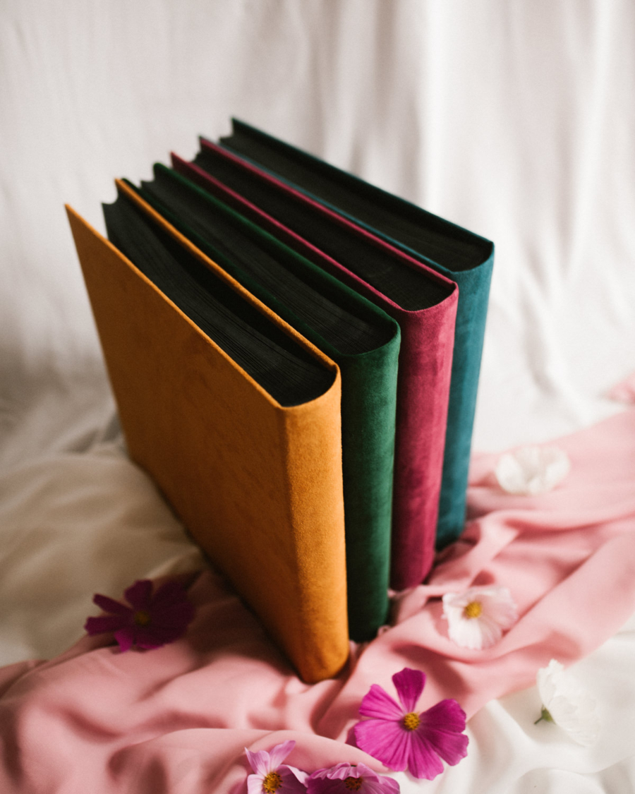 Tradycyjny album na zdjęcia - Musztardowy ze złotym napisem