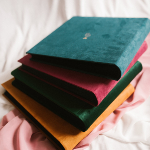 Tradycyjny album na zdjęcia - Turkusowy ze złotą grafiką