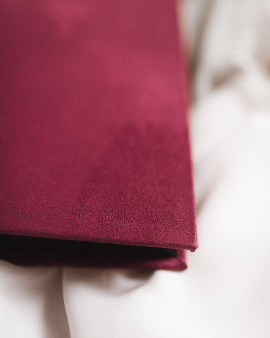 Tradycyjny album na zdjęcia - Malinowy róż ze złotą grafiką