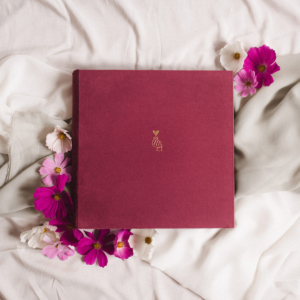 Tradycyjny album na zdjęcia - Malinowy róż ze złotą grafiką