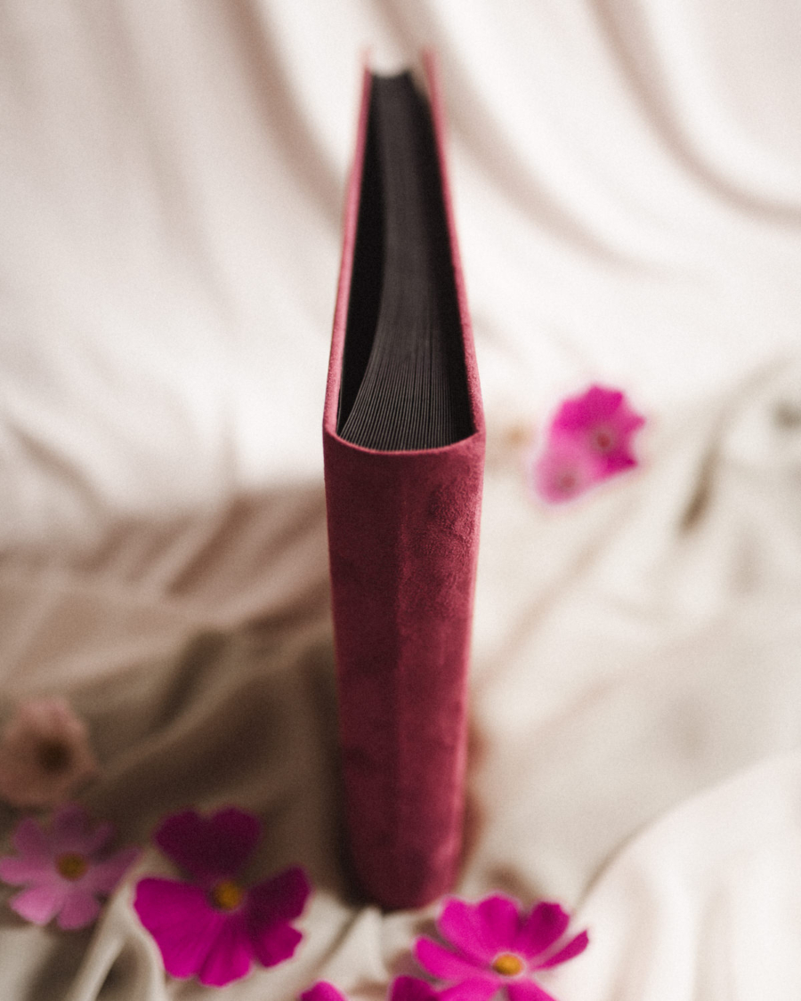 Tradycyjny album na zdjęcia - Malinowy róż ze złotą grafiką