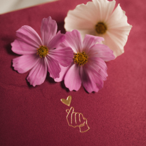 Tradycyjny album na zdjęcia - Malinowy róż ze złotą grafiką