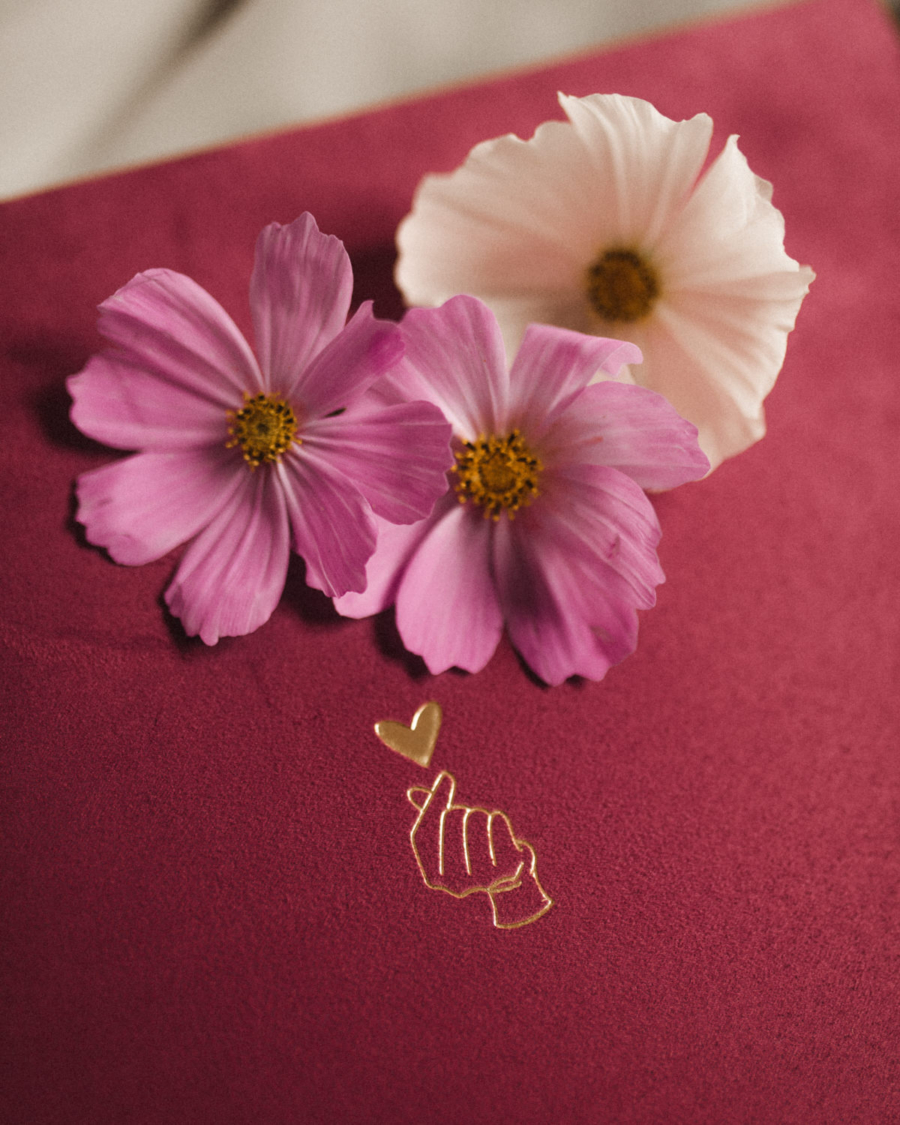 Tradycyjny album na zdjęcia - Malinowy róż ze złotą grafiką