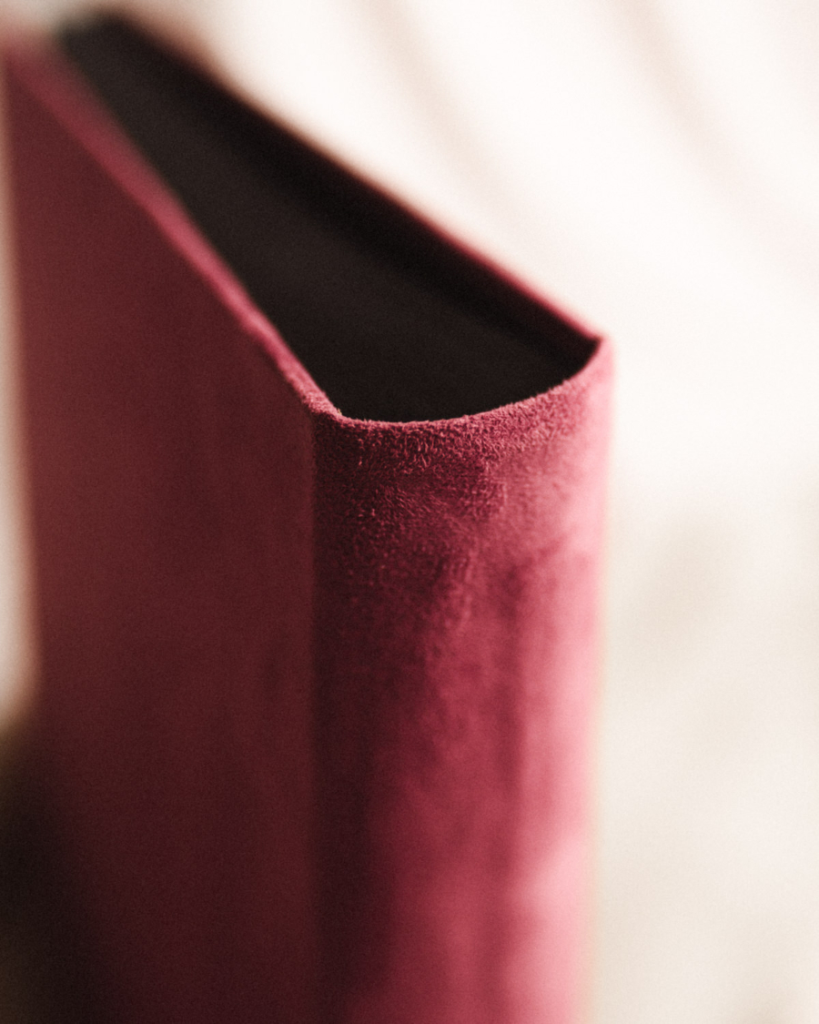 Tradycyjny album na zdjęcia - Malinowy róż ze złotą grafiką