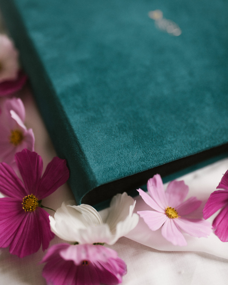 Tradycyjny album na zdjęcia - Turkusowy ze złotą grafiką