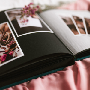 Tradycyjny album na zdjęcia - Turkusowy ze złotą grafiką