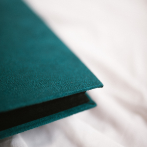 Tradycyjny album na zdjęcia - Turkusowy ze złotą grafiką