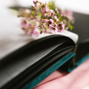 Tradycyjny album na zdjęcia - Turkusowy ze złotą grafiką