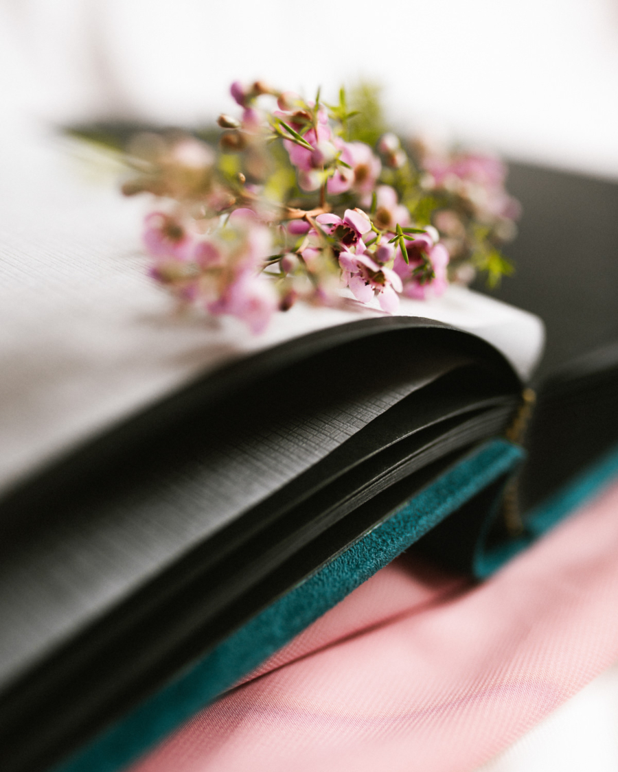 Tradycyjny album na zdjęcia - Turkusowy ze złotą grafiką