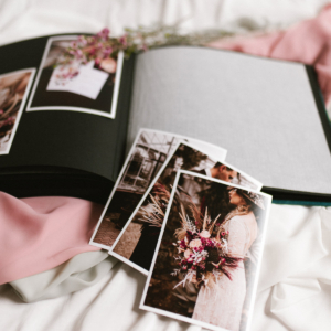 Tradycyjny album na zdjęcia - Turkusowy ze złotą grafiką