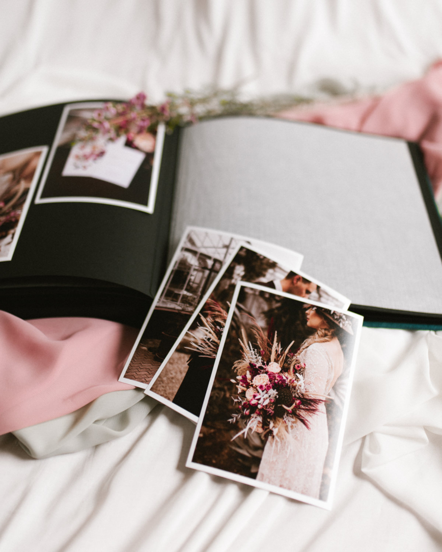 Tradycyjny album na zdjęcia - Turkusowy ze złotą grafiką