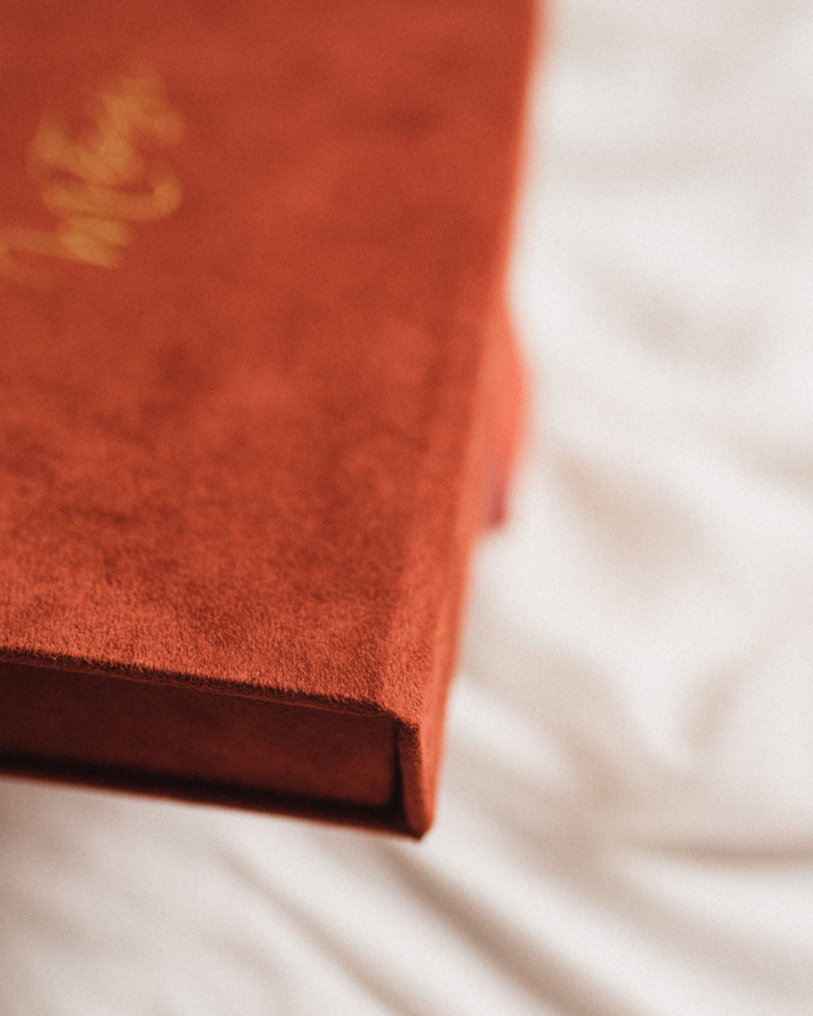 ewelina-zieba-pudelko-na-zdjecia-ceglane-ze-zlotym-napisem-milosc-05 Pudełko na zdjęcia - Ceglane ze złotym napisem miłość