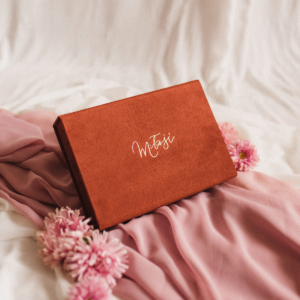 ewelina-zieba-pudelko-na-zdjecia-ceglane-ze-zlotym-napisem-milosc-08 Pudełko na zdjęcia - Ceglane ze złotym napisem miłość