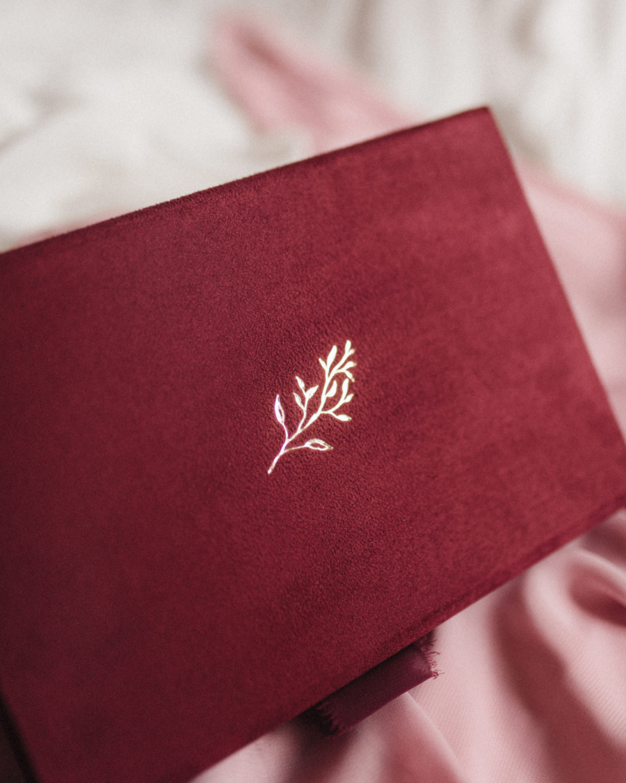 Pudełko na zdjęcia - Bordowe ze złotą grafiką