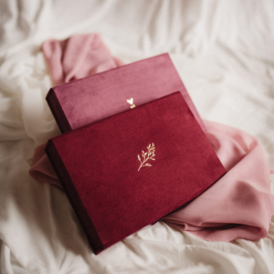 Pudełko na zdjęcia - Bordowe ze złotą grafiką