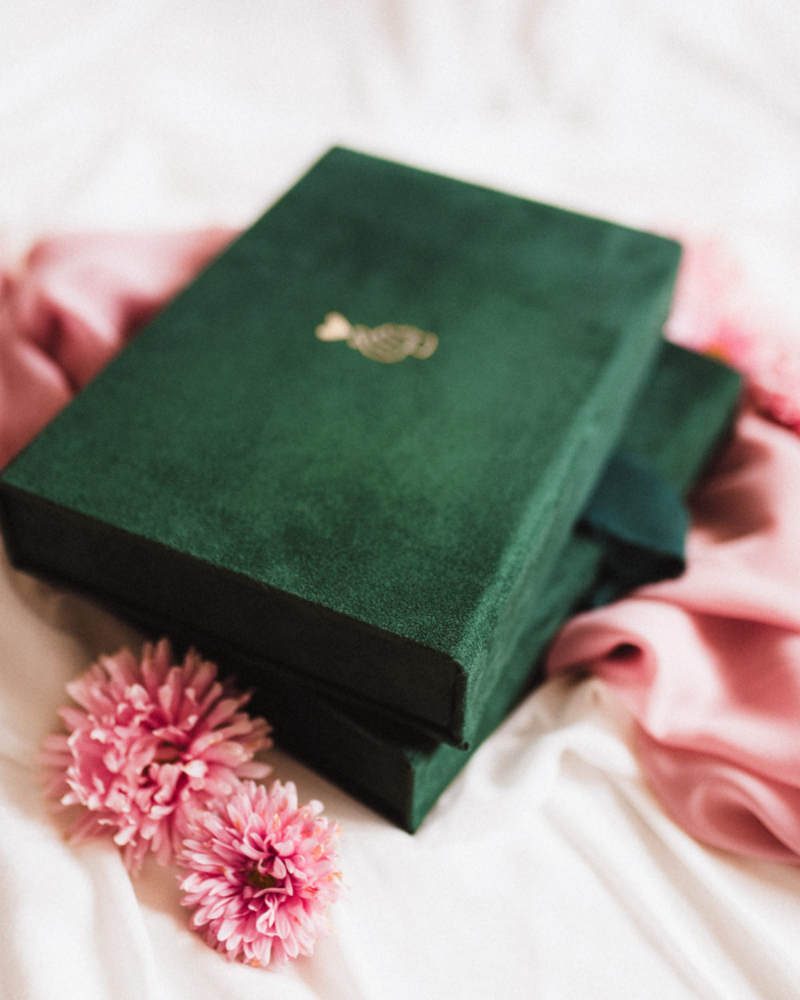 Pudełko na zdjęcia - Butelkowa zieleń ze złotą grafiką