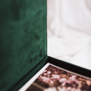 Pudełko na zdjęcia - Butelkowa zieleń ze złotym napisem nasza historia