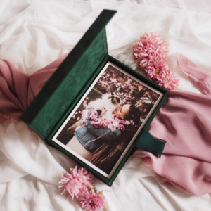 Pudełko na zdjęcia - Butelkowa zieleń ze złotym napisem nasza historia