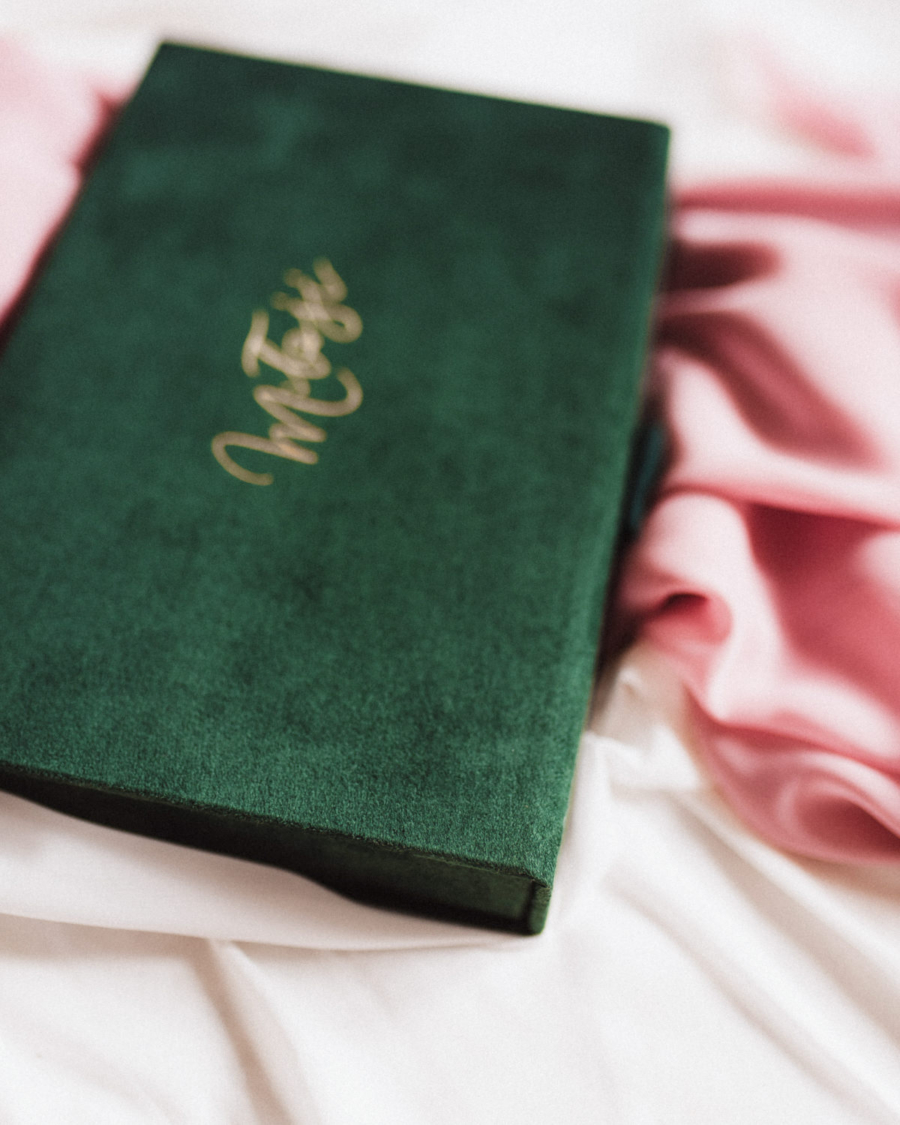 Pudełko na zdjęcia - Butelkowa zieleń ze złotym napisem miłość