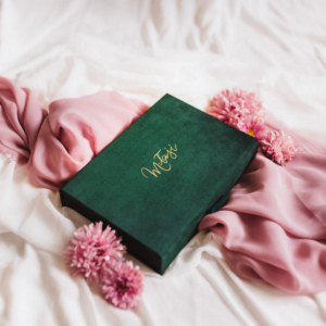 Pudełko na zdjęcia - Butelkowa zieleń ze złotym napisem miłość