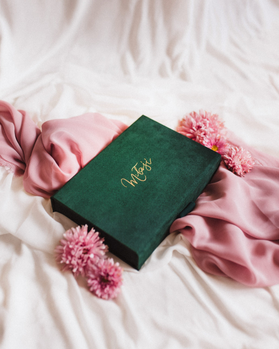 Pudełko na zdjęcia - Butelkowa zieleń ze złotym napisem miłość