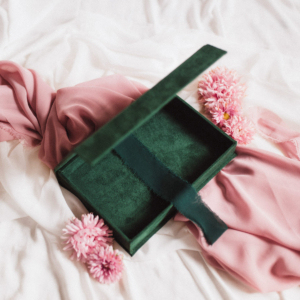 Pudełko na zdjęcia - Butelkowa zieleń ze złotym napisem miłość