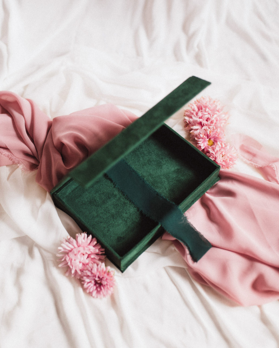 Pudełko na zdjęcia - Butelkowa zieleń ze złotym napisem miłość