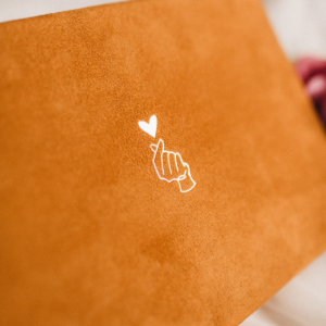 Pudełko na zdjęcia - Musztardowe ze złotą grafiką