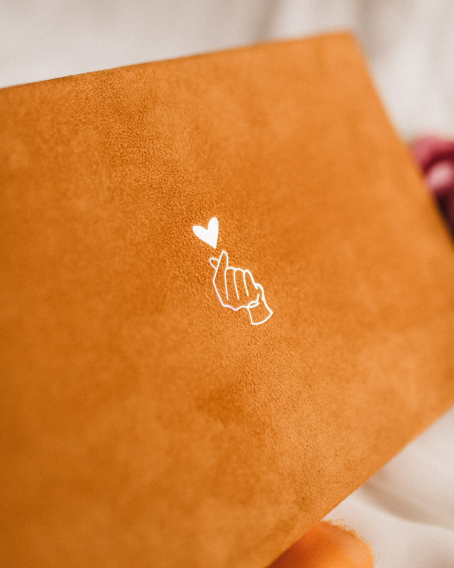 Pudełko na zdjęcia - Musztardowe ze złotą grafiką