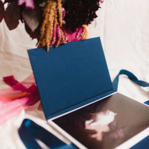 Teczka na zdjęcia w kolorze granatowym