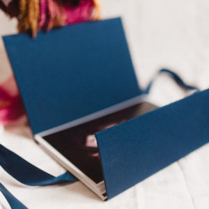 Teczka na zdjęcia w kolorze granatowym