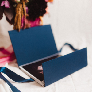 Teczka na zdjęcia w kolorze granatowym