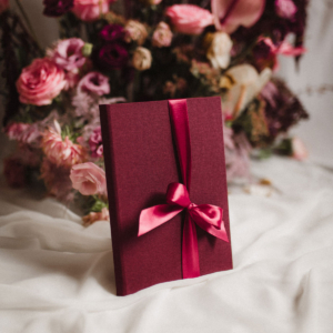 ewelina-zieba-teczka-na-zdjecia-w-kolorze-bordowym-01 Teczka na zdjęcia w kolorze bordowym