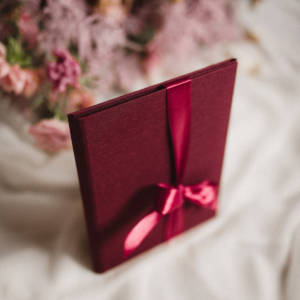 ewelina-zieba-teczka-na-zdjecia-w-kolorze-bordowym-02 Teczka na zdjęcia w kolorze bordowym