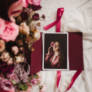 ewelina-zieba-teczka-na-zdjecia-w-kolorze-bordowym-04 Teczka na zdjęcia w kolorze bordowym