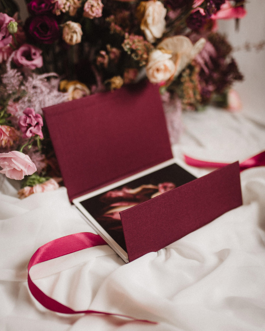 ewelina-zieba-teczka-na-zdjecia-w-kolorze-bordowym-05 Teczka na zdjęcia w kolorze bordowym