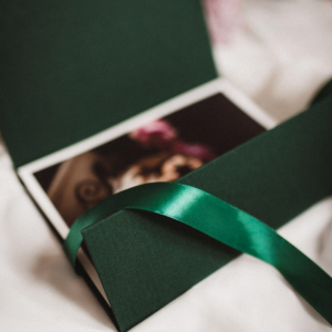 Teczka na zdjęcia w kolorze butelkowej zieleni