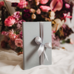 ewelina-zieba-teczka-na-zdjecia-w-kolorze-szarym-01 Teczka na zdjęcia w kolorze szarym