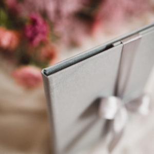 ewelina-zieba-teczka-na-zdjecia-w-kolorze-szarym-02 Teczka na zdjęcia w kolorze szarym